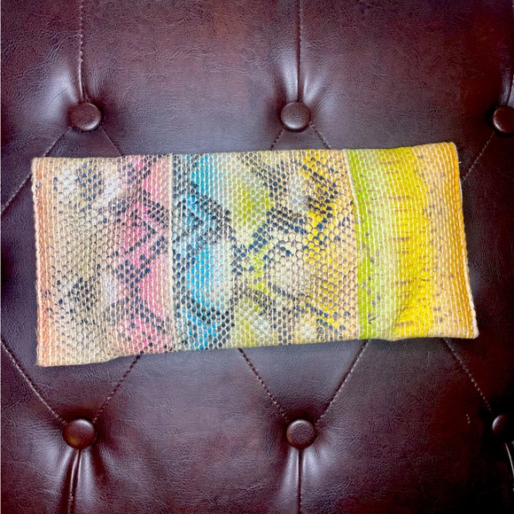 💗 Printed Multi-Color Clutch 💗 - Picture 5 of 5